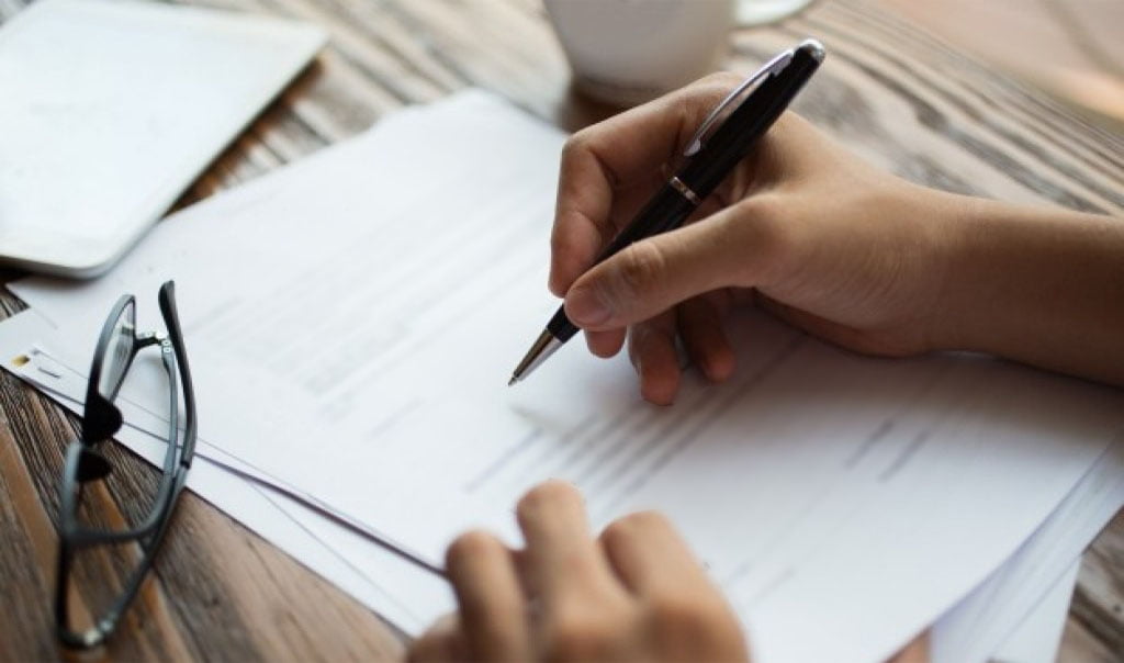 نوشتن نامه رسمی به زبان آلمانی: راهنمای کامل + نمونههای کاربردی ۲۰۲۵ 2 نوشتن نامه رسمی به زبان آلمانی