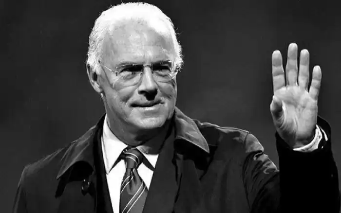 تیم ملی فوتبال آلمان | تاریخچه کامل قهرمانیها و اسطورهها 2 تیم ملی فوتبال آلمان:فرانتس بکنباوئر (قیصر) اسطوره تیم ملی فوتبال آلمان