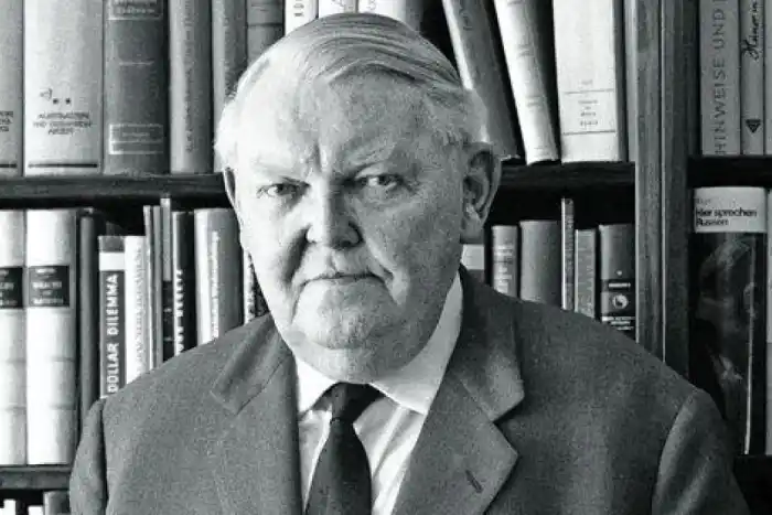 واحد پول آلمان چیست؟ یورو (€)، از مارک تا امروز | راهنما 2 واحد پول آلمان : لودویگ ارهارد، معمار معجزه اقتصادی آلمان با سکههای دویچه مارک